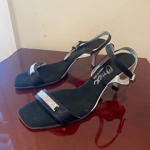 Beautiful new Onyx evening shoes. New without tags or box